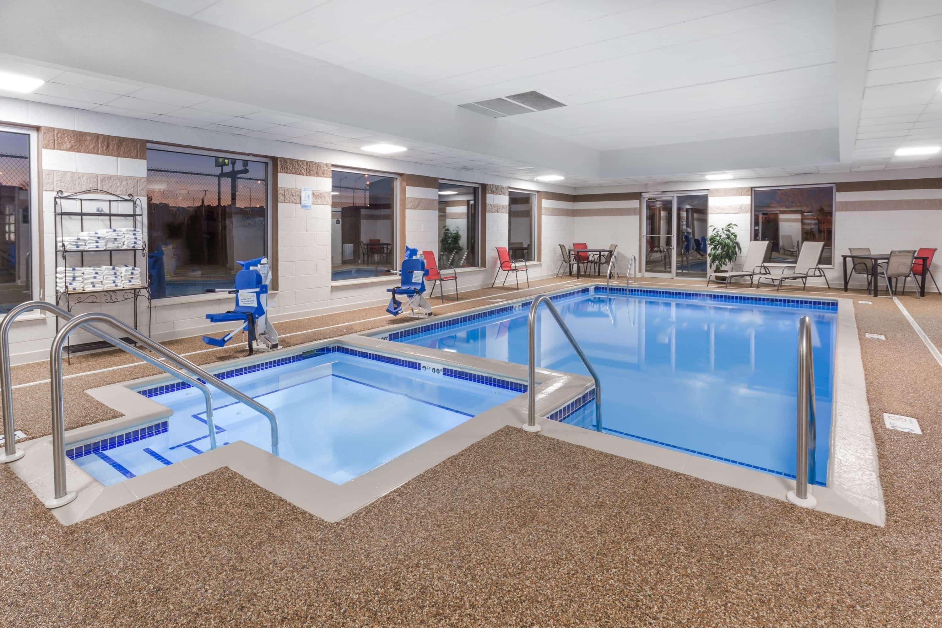 Wingate By Wyndham Joliet Hotel Ngoại thất bức ảnh